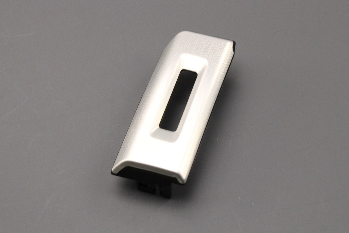 Range Rover Evoque 12-18 dashboard air vent bezel (centre left) LR093915