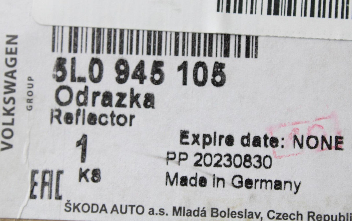 Skoda Yeti 2010-13 rear bumper reflector lens (left) 5L0945105