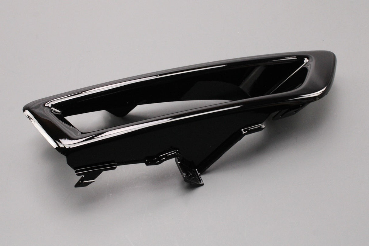 Land Rover Discovery Sport 2015-on fog light bezel (right) LR061229