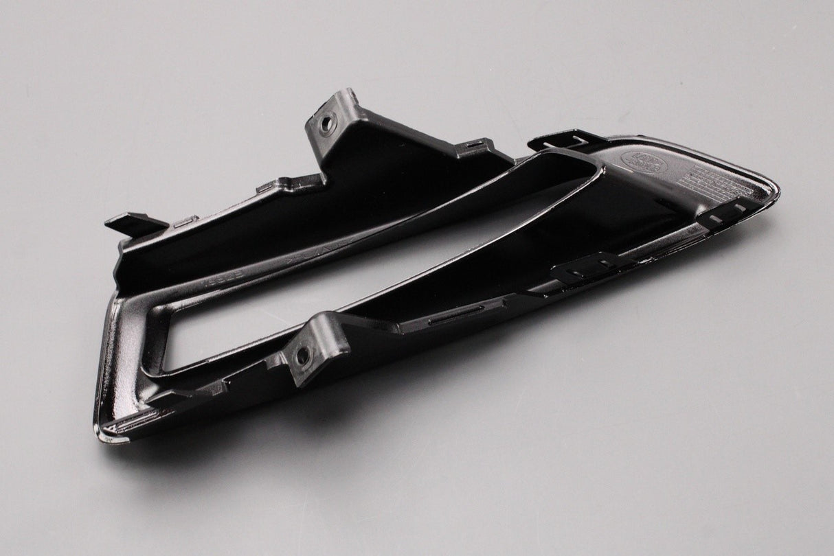Land Rover Discovery Sport 2015-on fog light bezel (right) LR061229