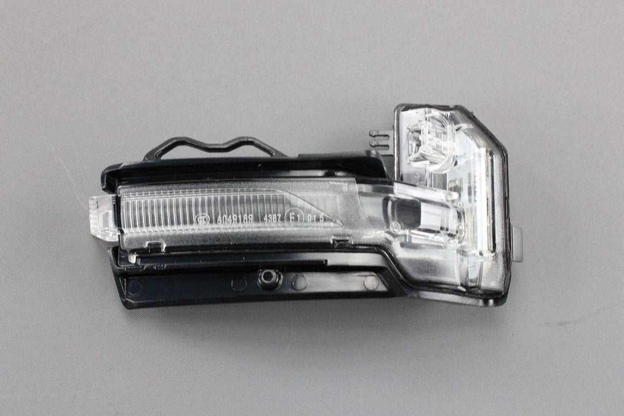 Audi Q2 SQ2 Q3 RSQ3 wing mirror indicator repeater lens right 81A949102