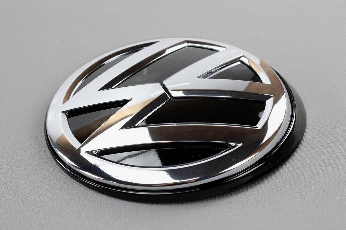 VW Golf MK7.5 2017-19 front grille VW emblem badge 5GE853719A 041