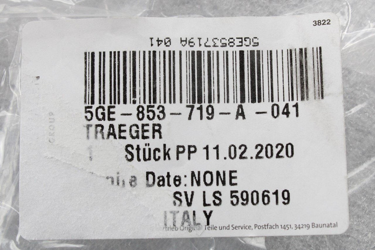 VW Golf MK7.5 2017-19 front grille VW emblem badge 5GE853719A 041