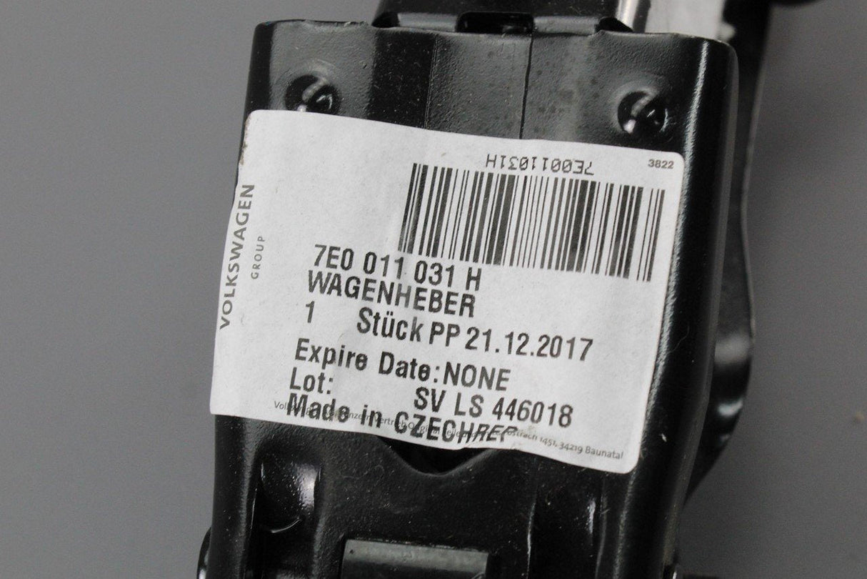 VW Transporter T5 T6 tool kit spare wheel jack 7E0011031H