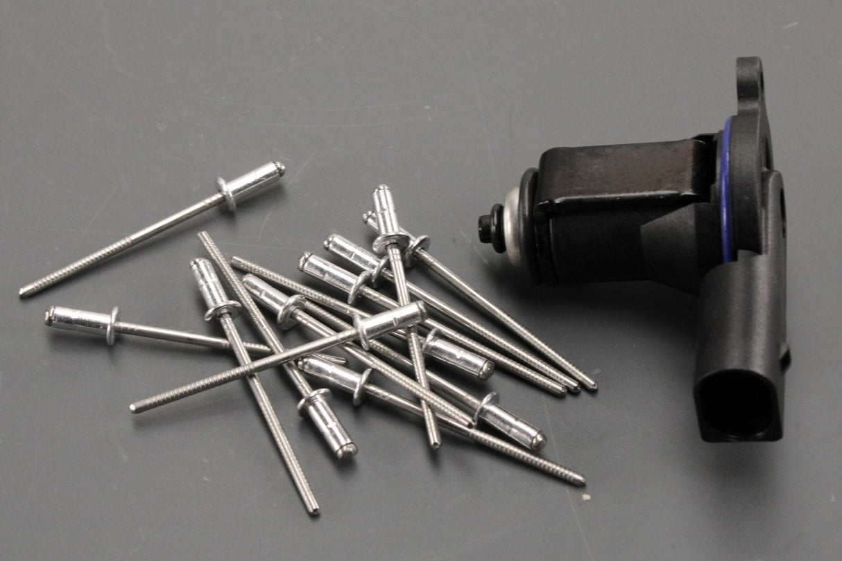 Land Rover Defender Discovery 5 air compressor solenoid valve LR146170