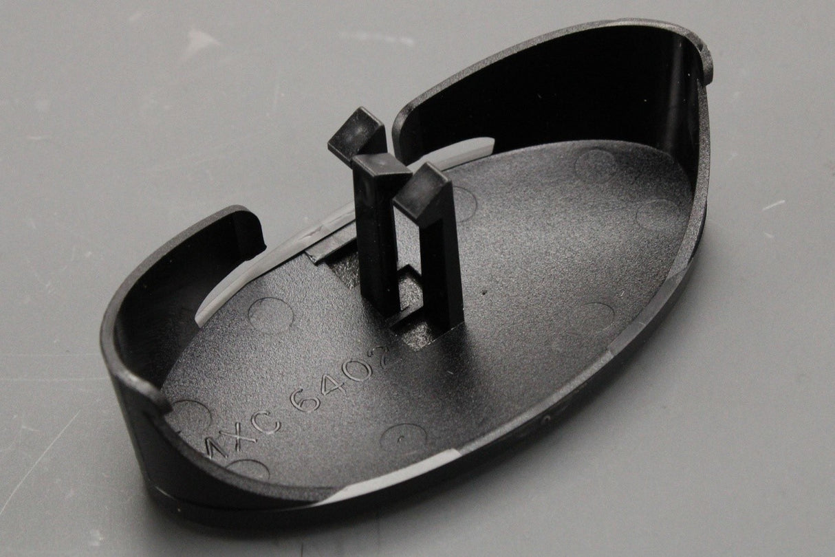 Land Rover Defender 2007-2016 front grille badge emblem LR058431