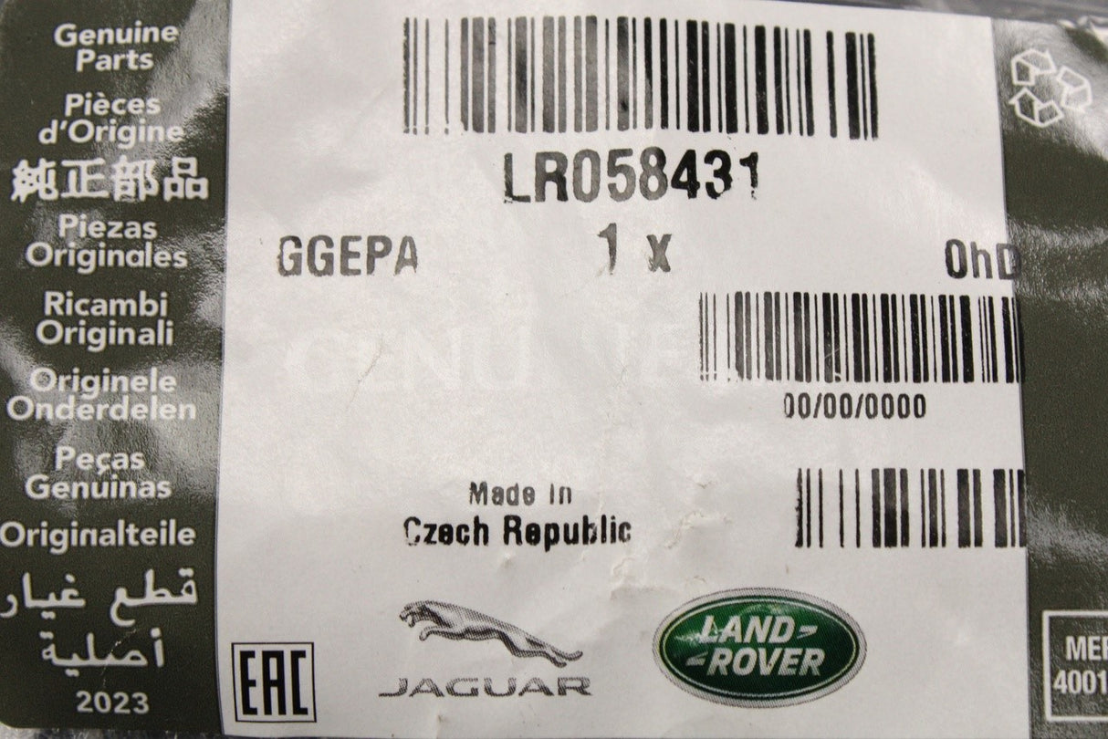 Land Rover Defender 2007-2016 front grille badge emblem LR058431