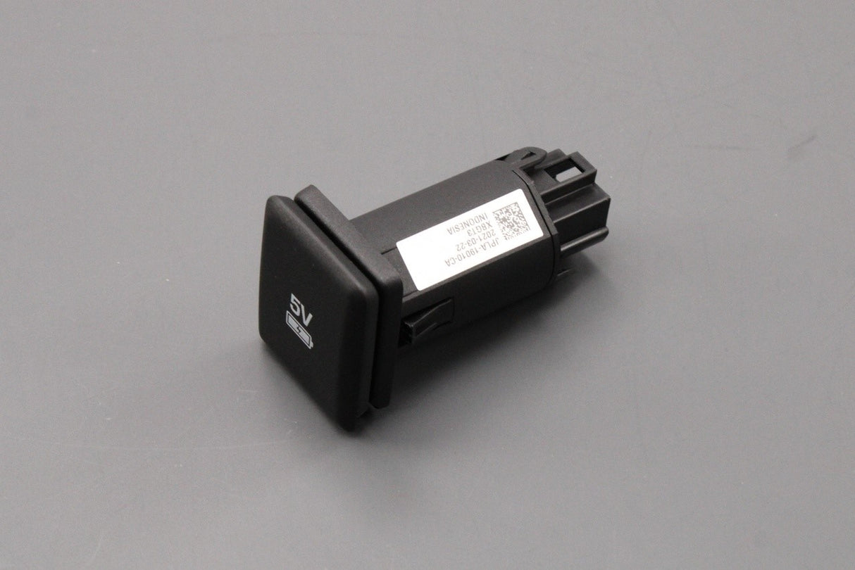 Range Rover Sport Evoque Velar 2013-on 5V USB socket LR107234
