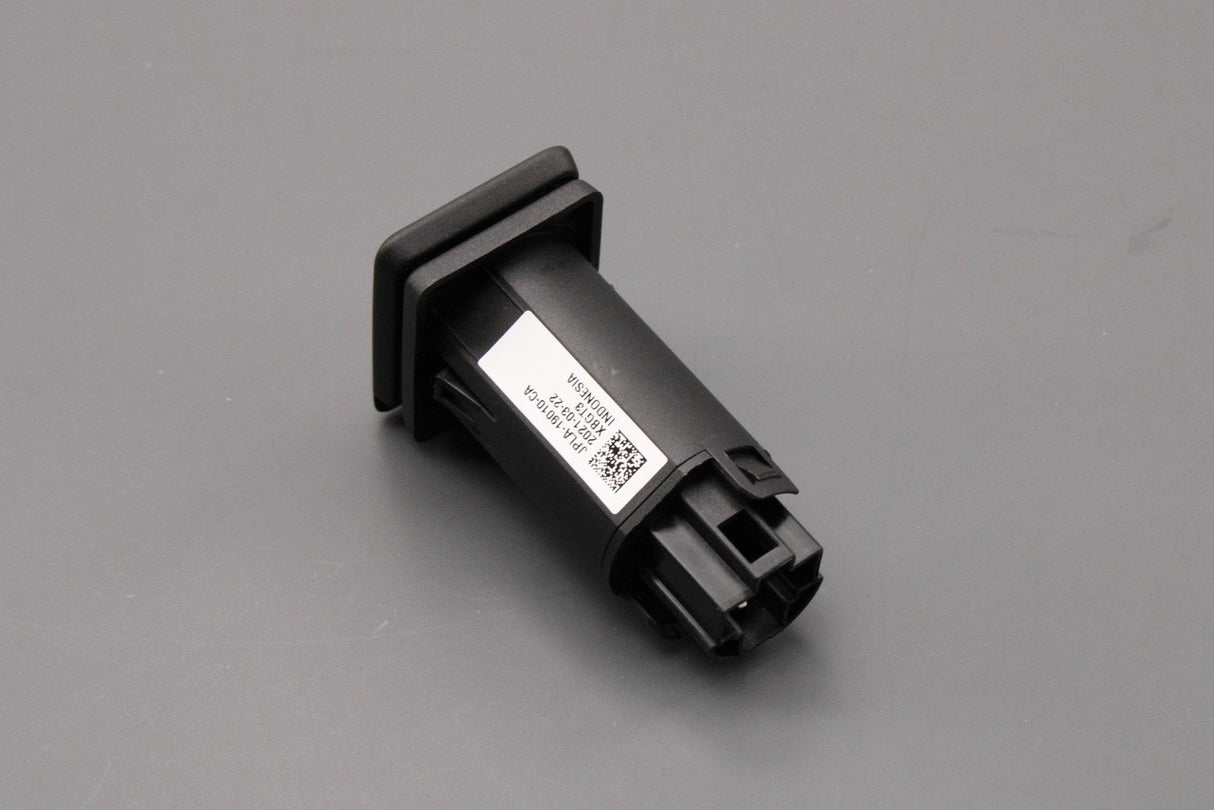 Range Rover Sport Evoque Velar 2013-on 5V USB socket LR107234