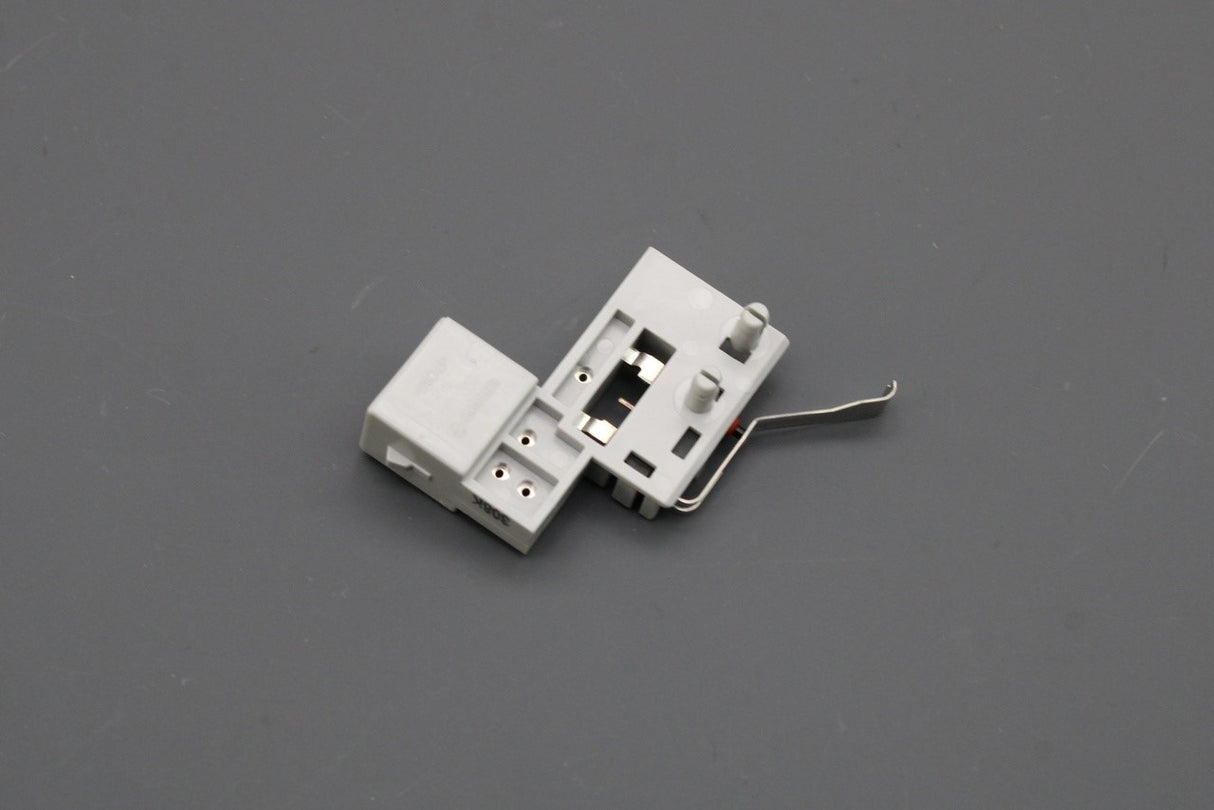 VW Polo 9N3 Bora Audi A3 8L Skoda SEAT boot lid micro-switch 8D5959489