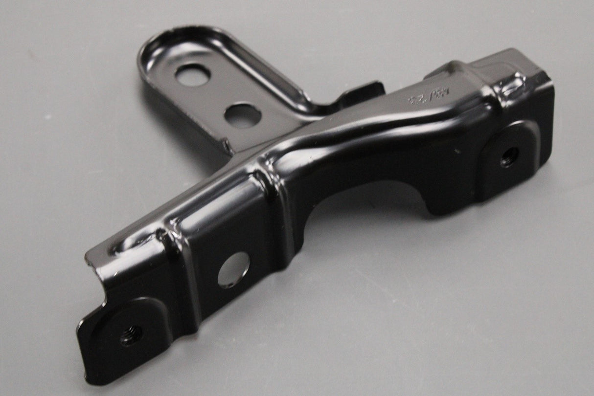 VW Golf MK8 2020-on inner front wing bracket (right) 5H0821430