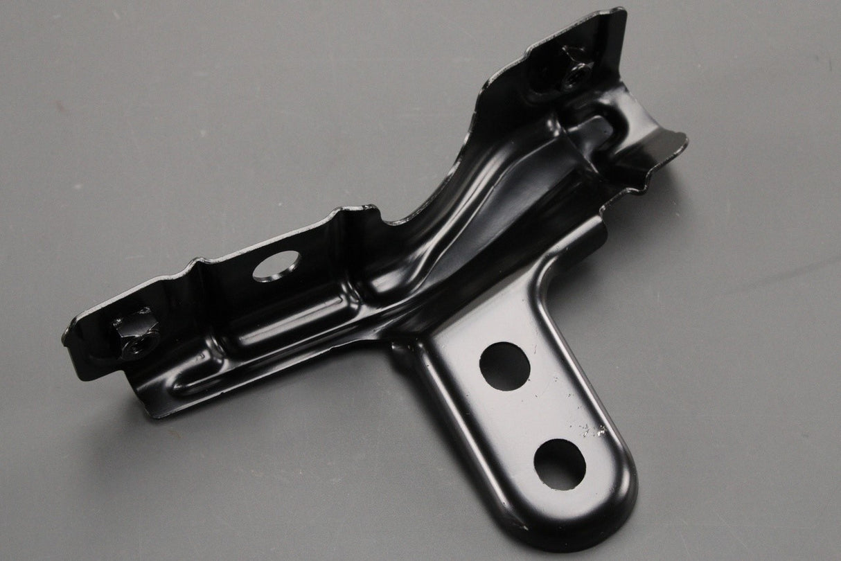 VW Golf MK8 2020-on inner front wing bracket (right) 5H0821430