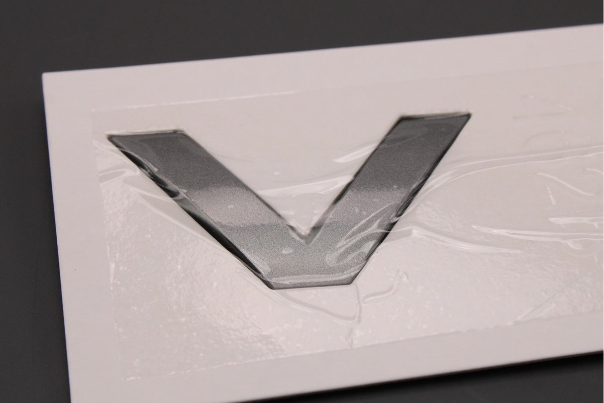Land Rover Discovery 5 17-on 'VERY' bonnet emblem badge (front) LR083095