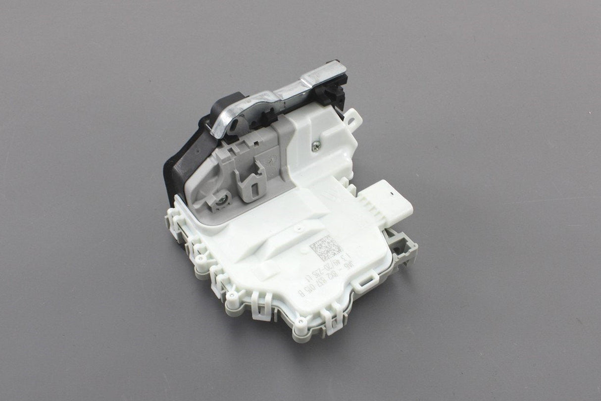 Audi A1 A3 A4 Q2 Q5 R8 front door lock module (left) 8X2837015B