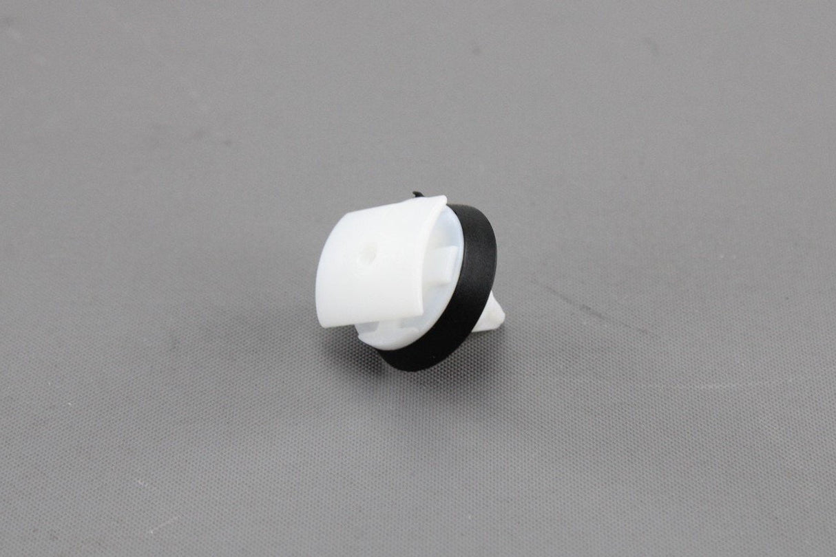 VW Crafter 2017-Onward side trim clips 8.1x17.3 (x1) WHT008733