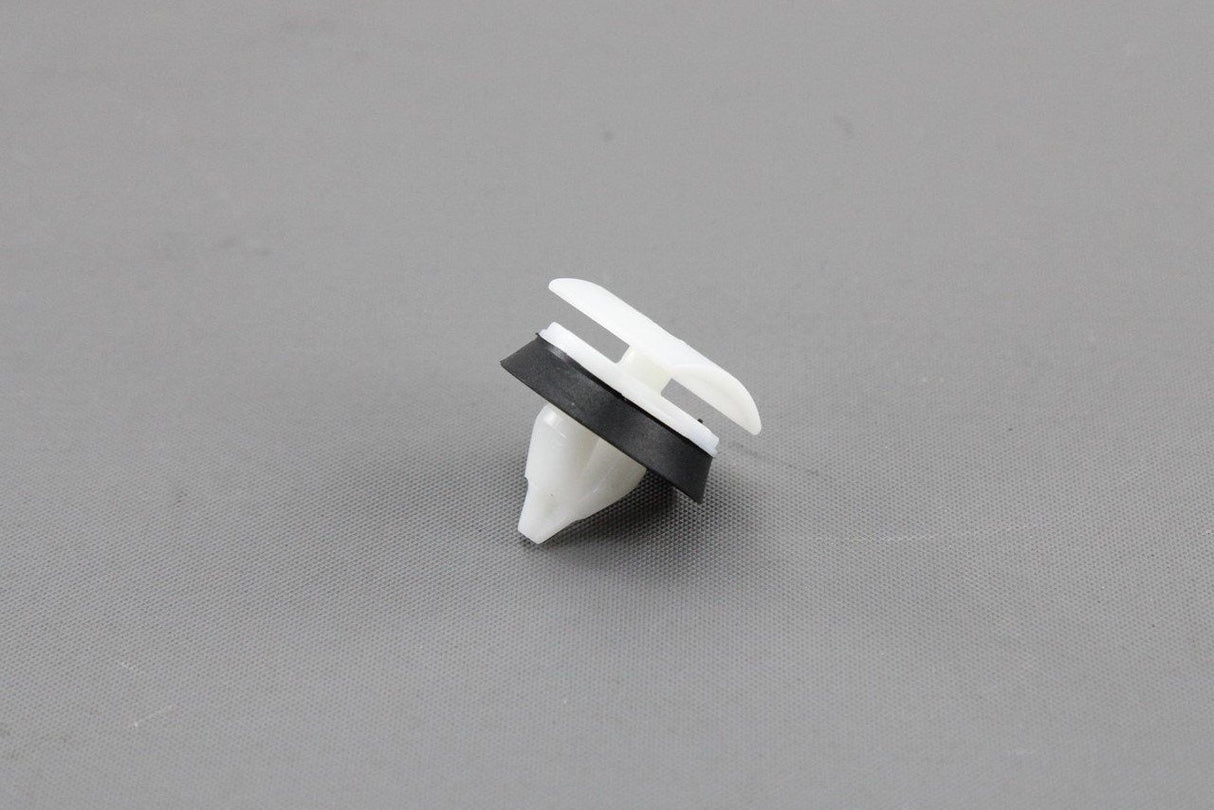 VW Crafter 2017-Onward side trim clips 8.1x17.3 (x1) WHT008733