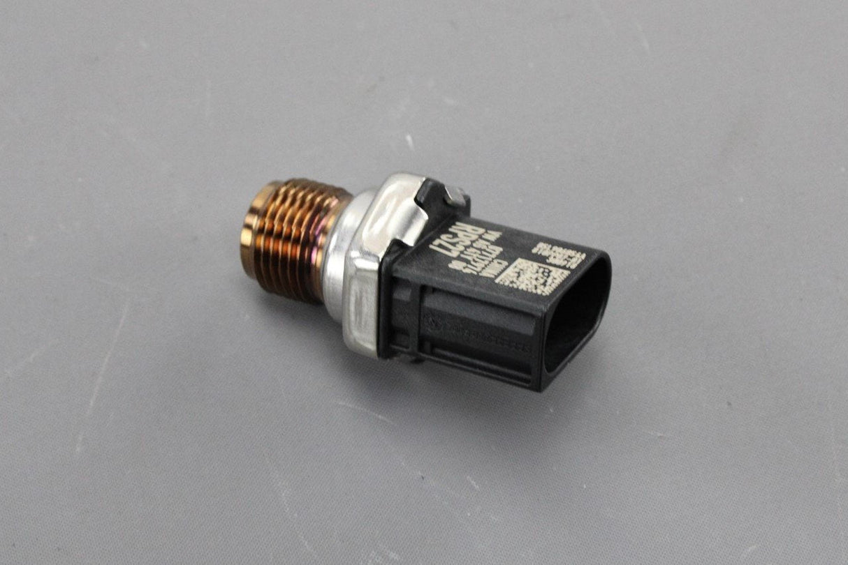 VW Golf Audi A3 Skoda SEAT fuel pressure sensor (2.0 TDI) 05L906054A