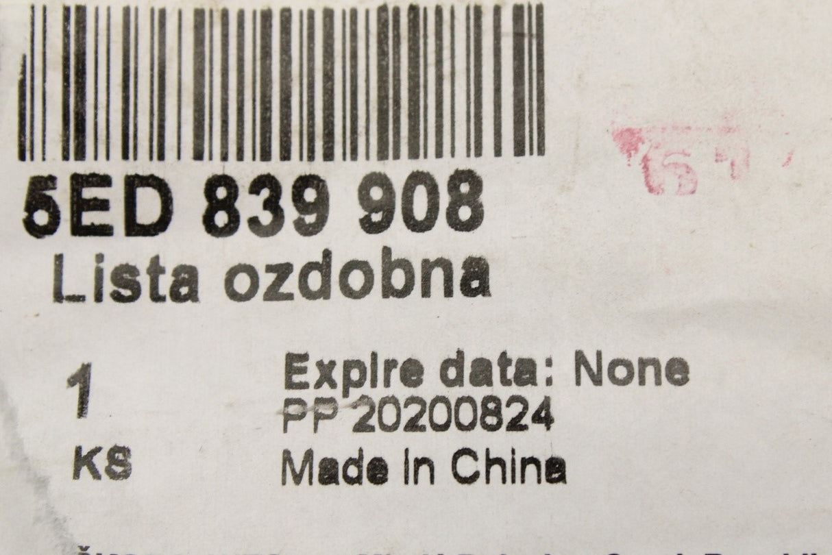 Skoda Octavia Saloon 2020-on rear door chrome trim (right) 5ED839908