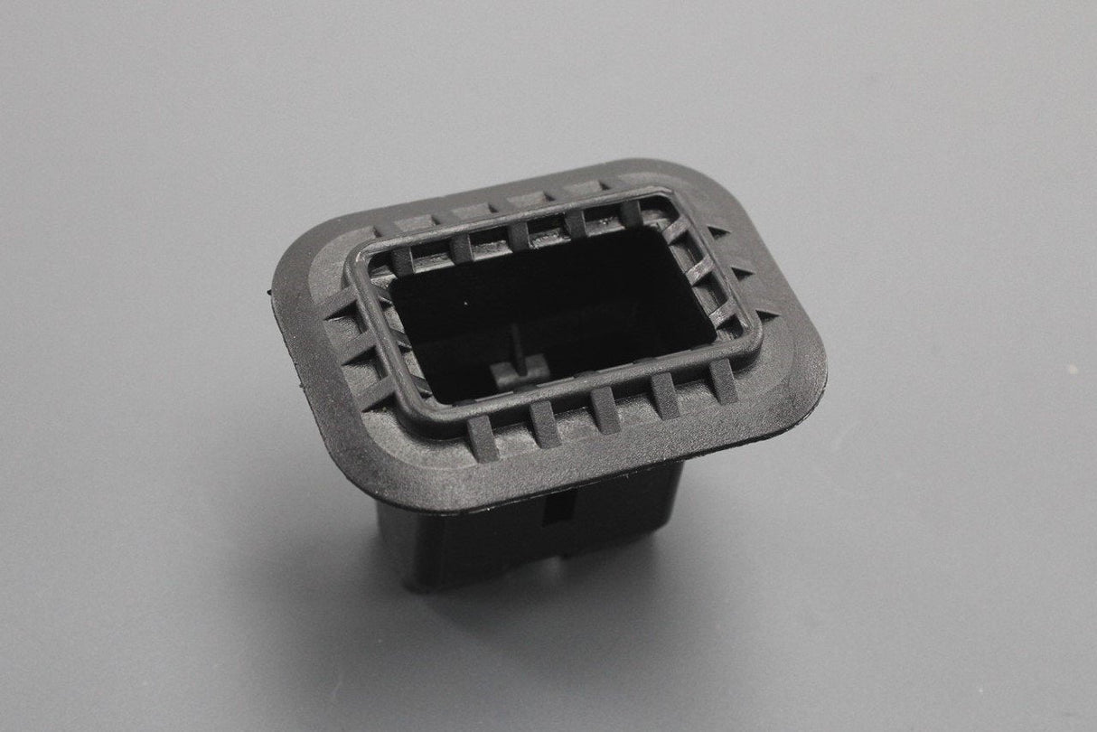 Audi A4 A6 01-11 Q7 SEAT Exeo rear seat bench grommet (x1) 4B0886373 01C