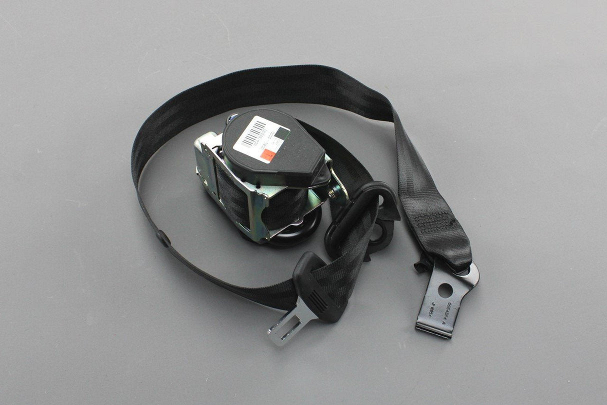 Audi A3 S3 RS3 8P Sportback 04-13 seat belt (front left) 8P4857705G V04