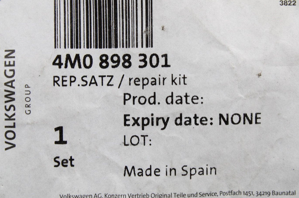 Audi Q7 2016-on headlight repair kit (front) 4M0898301