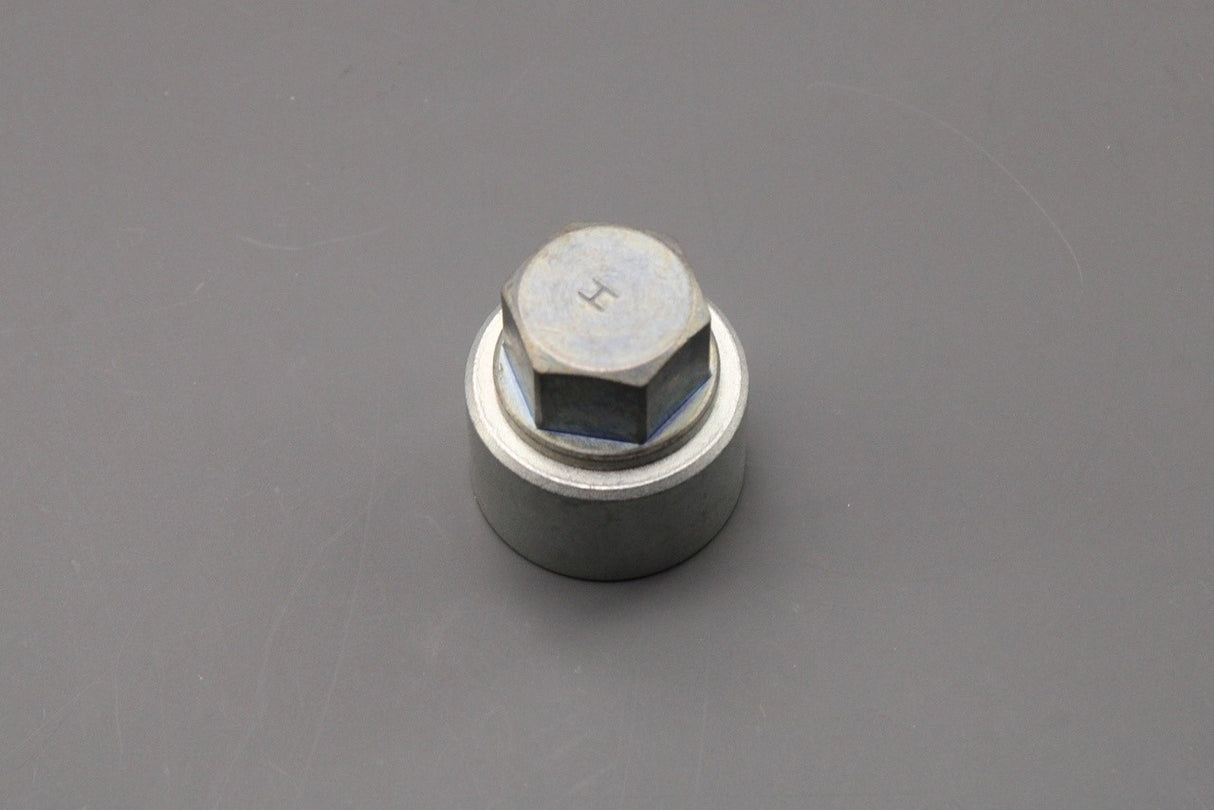 Land Rover Defender 20-on anti-theft locking wheel nut key (H) LR137861