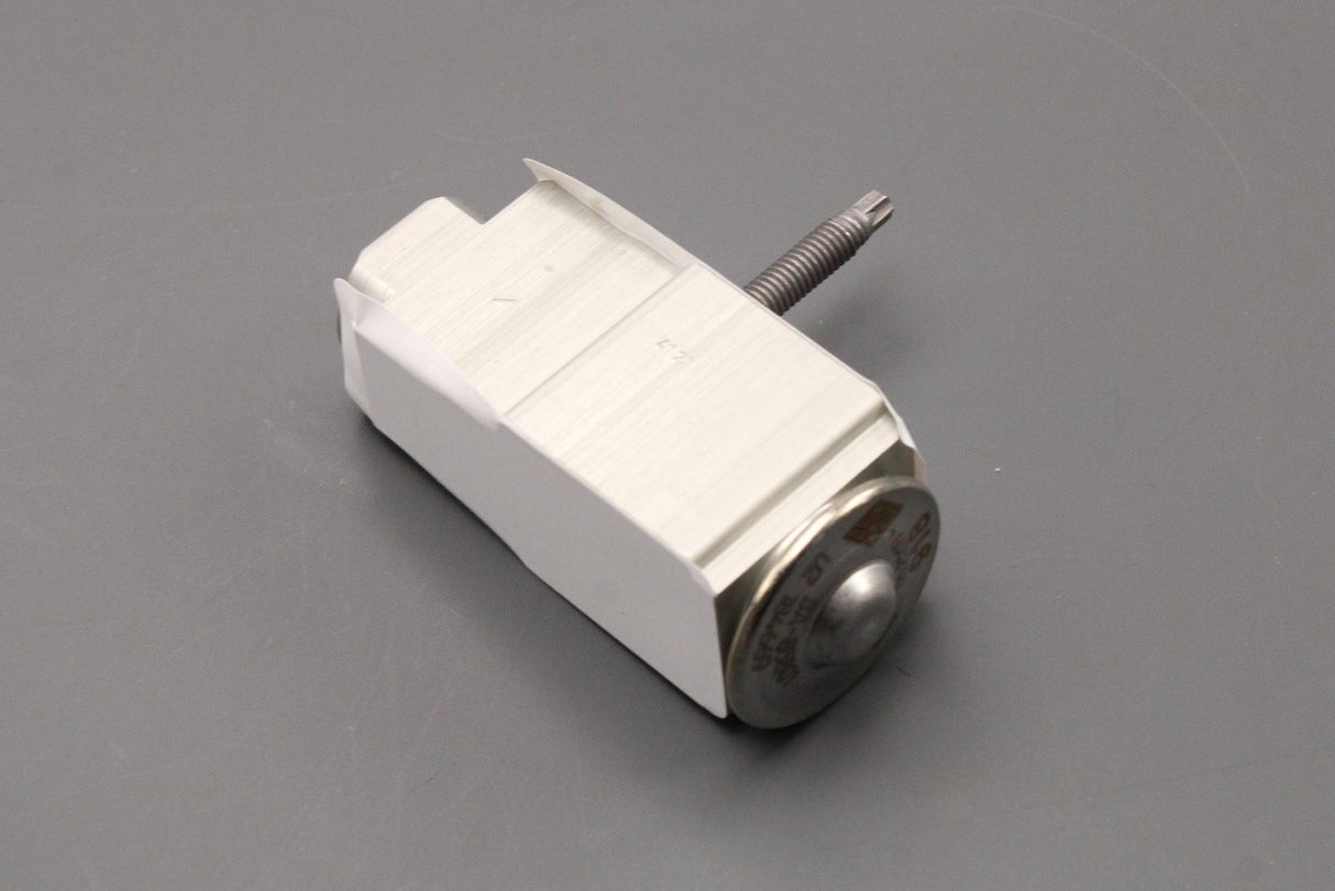 Land Rover Discovery Sport 15-on Evoque 19-on A/C control valve LR115694