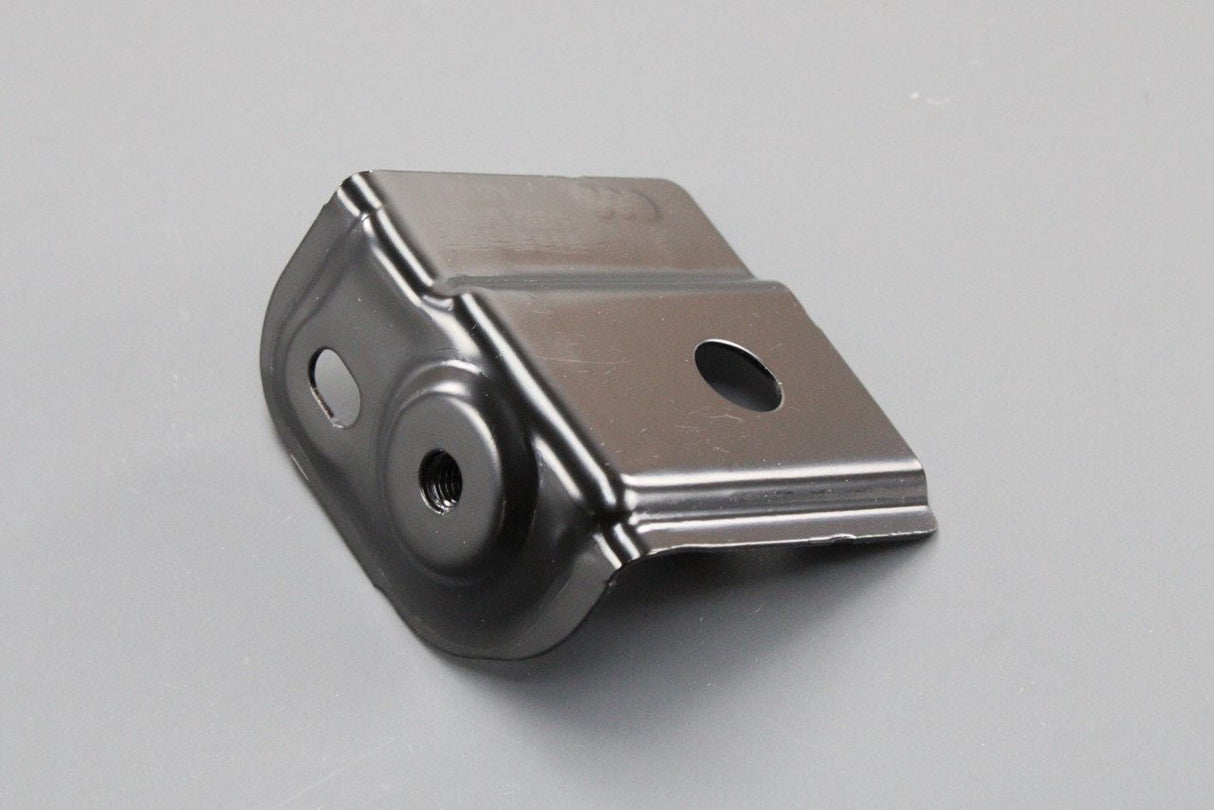 Audi A1 2019-on front wing centre attachment bracket (right) 82A821328