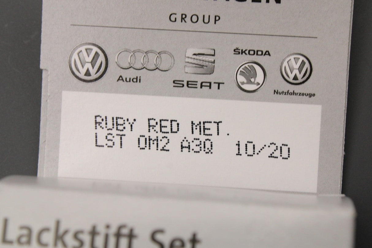 VW Audi touch up paint set ruby red metallic A3Q (x2 9ml) LST0M2A3Q
