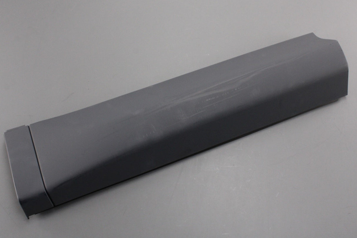 Land Rover Discovery Sport 2015-on rear door moulding (right) LR164837
