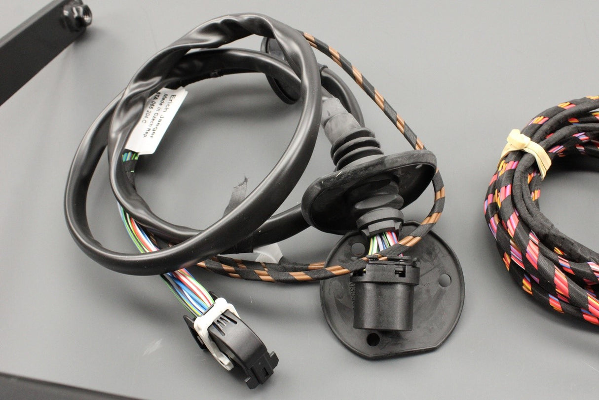 VW Touran 2021-on removable tow bar hitch 5QA092150B