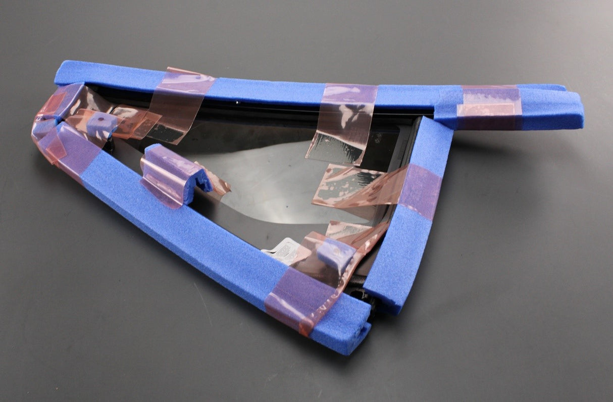 Range Rover 2013-2022 rear fixed side window glass (left) LR065503