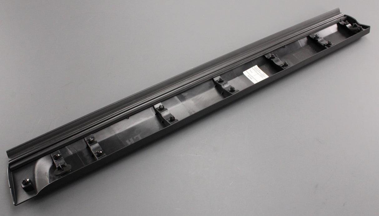 Land Rover Discovery 4 front lower door moulding (left) DGP000134PCL