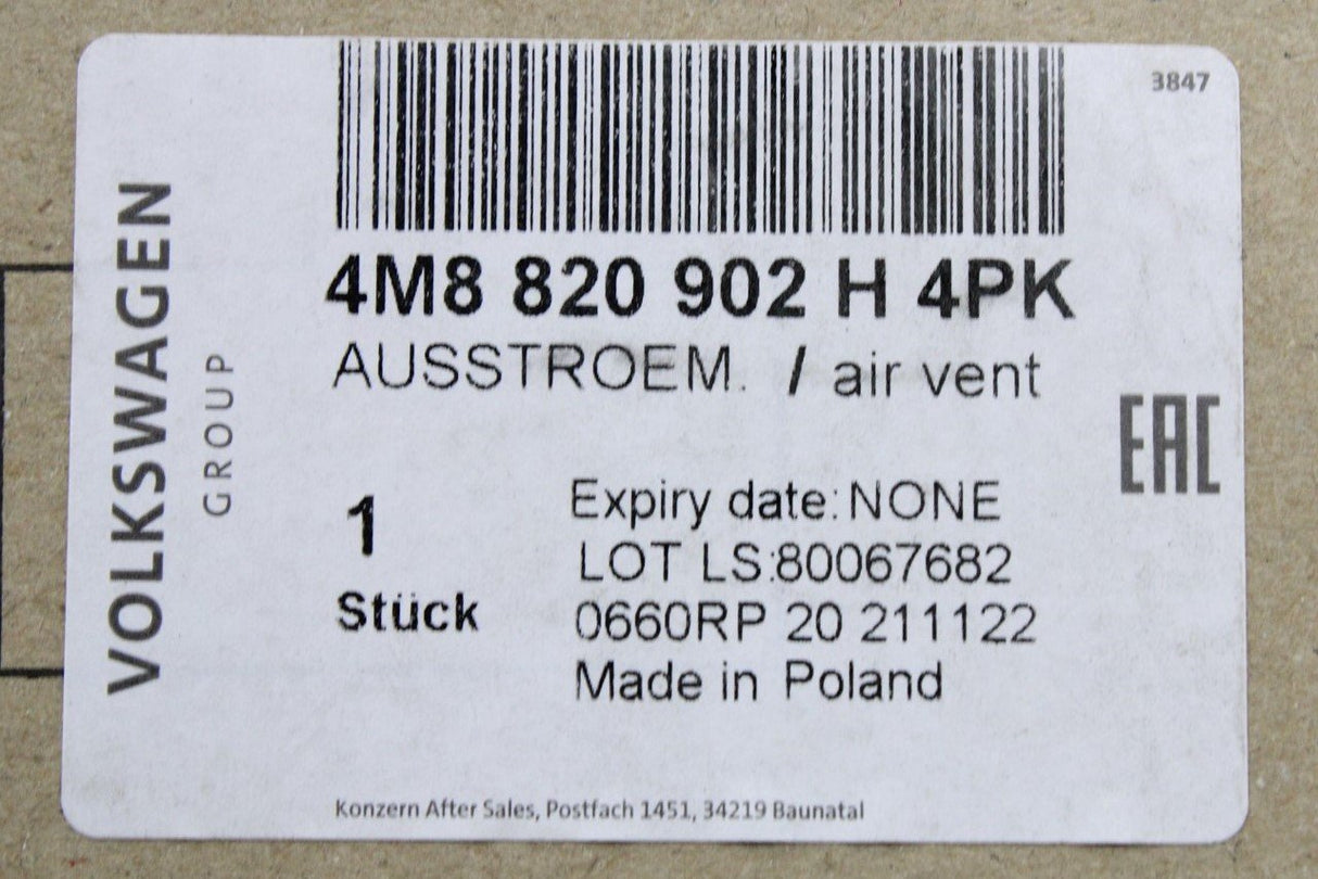 Audi Q7 Q8 2017-On drivers side dashboard air vent (RHD) 4M8820902H 4PK