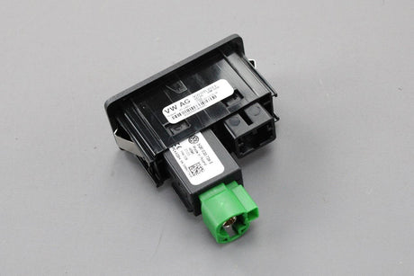 VW SEAT connection for USB and AUX-IN input port socket 5G0035222E