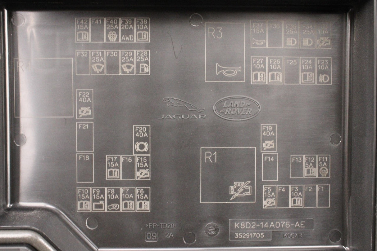 Land Rover Discovery Sport Evoque 2015-on fuse box cover (left) LR146848