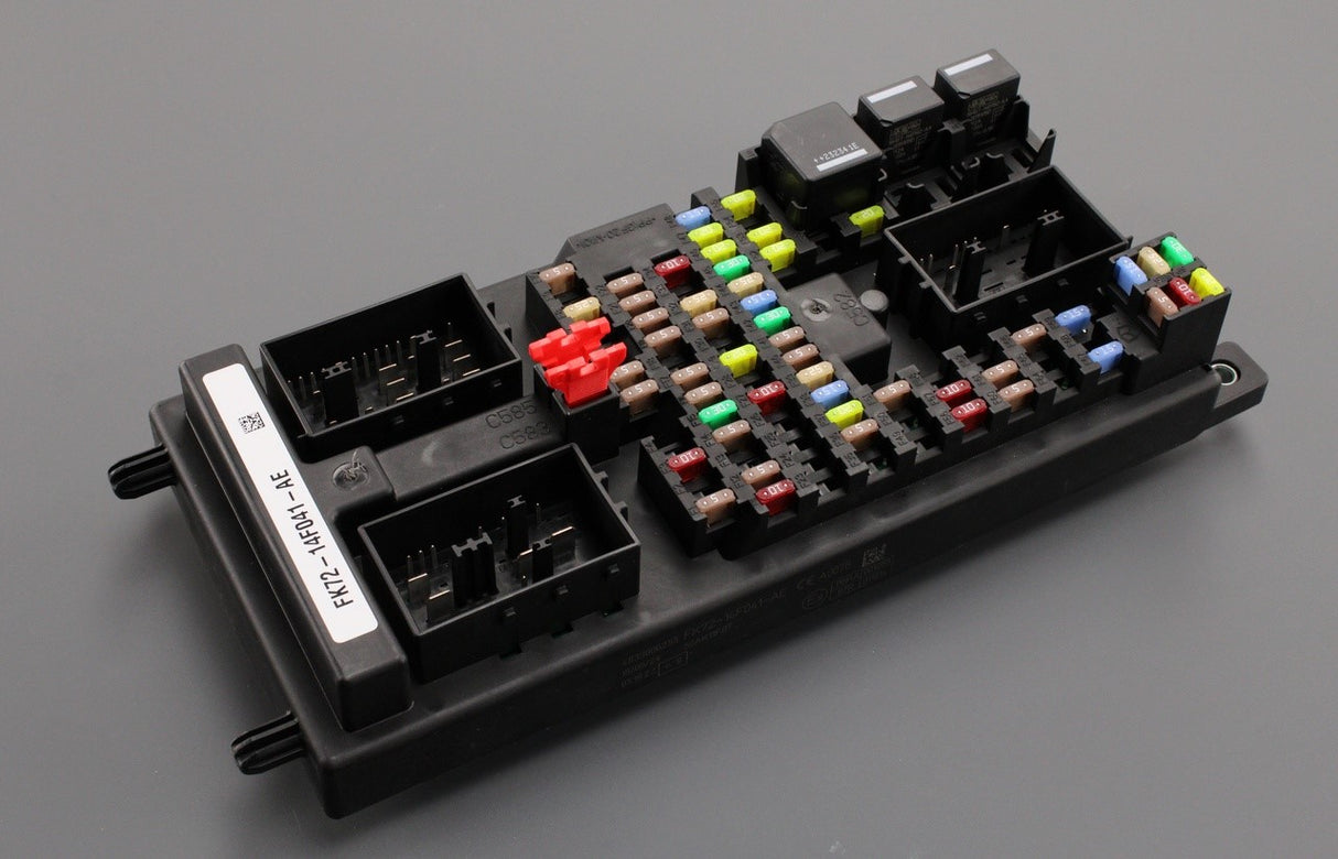 Land Rover Discovery Sport 2015-on fuse box LR078822