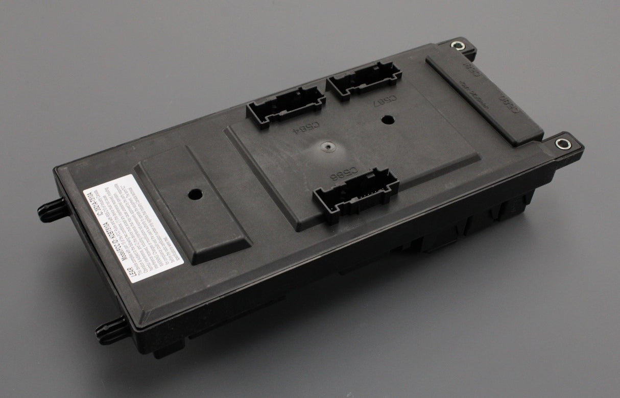 Land Rover Discovery Sport 2015-on fuse box LR078822