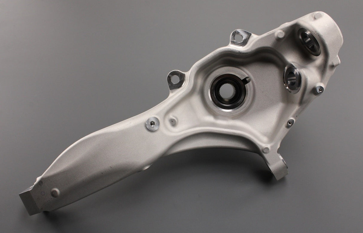 Land Rover Range Rover LWB 2013-2022 front hub (right) LR146341