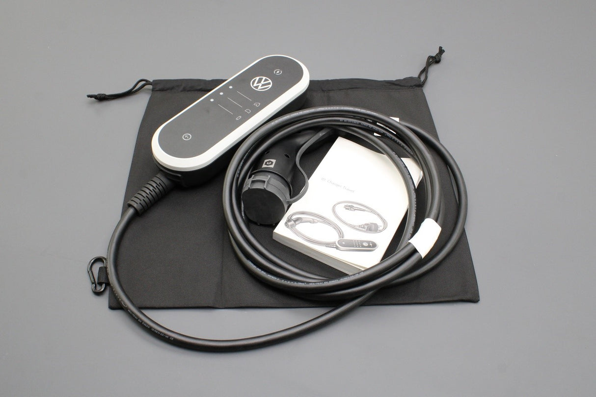 Volkswagen accessory ID. basic travel charger (7.2KW / 32A) 000054412AJ