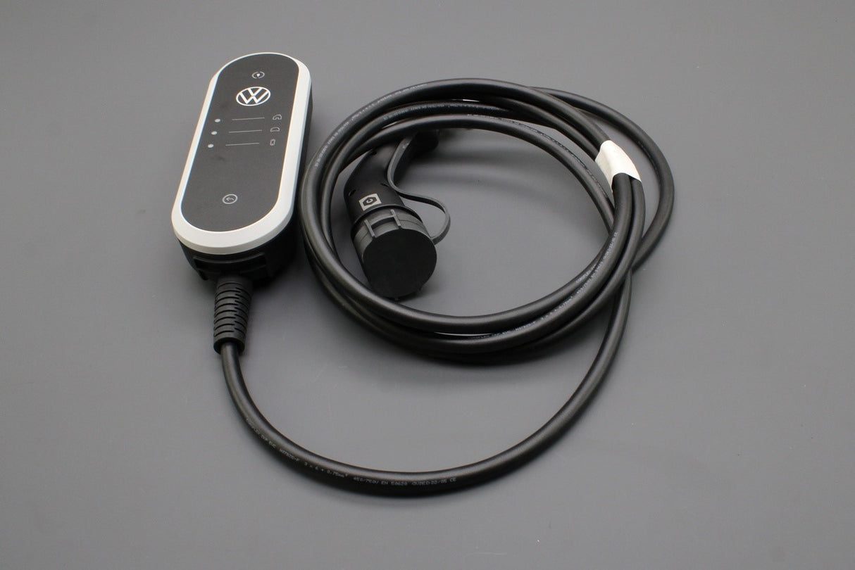 Volkswagen accessory ID. basic travel charger (7.2KW / 32A) 000054412AJ