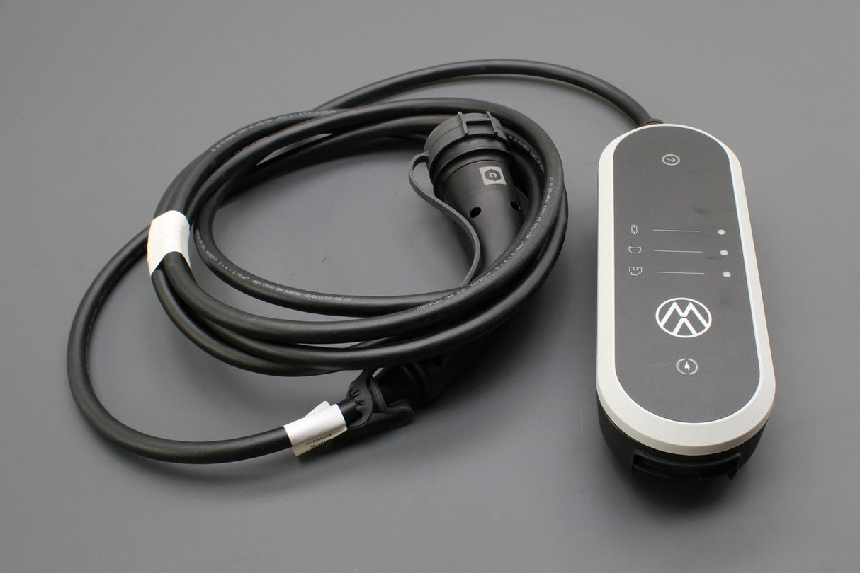 Volkswagen accessory ID. basic travel charger (7.2KW / 32A) 000054412AJ
