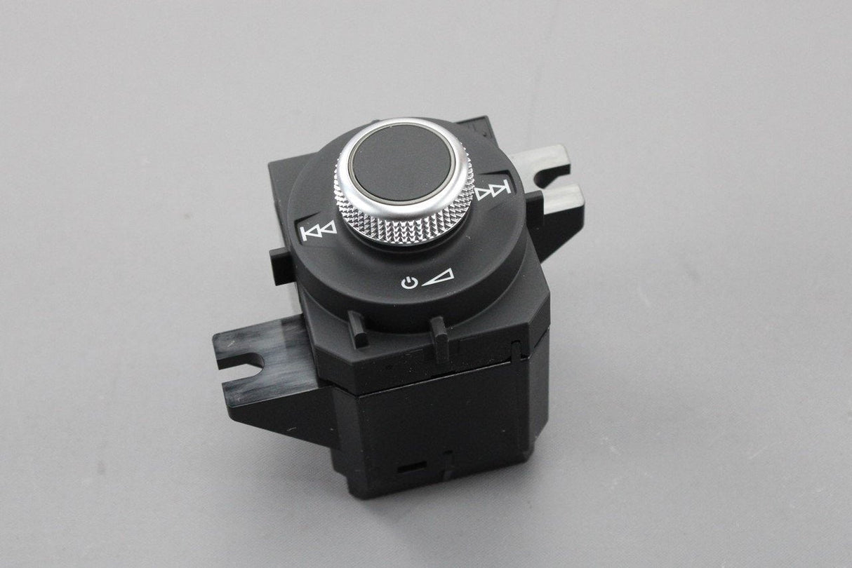 Audi Q2 SQ2 2017-on radio volume control knob (RHD) 81C919616A
