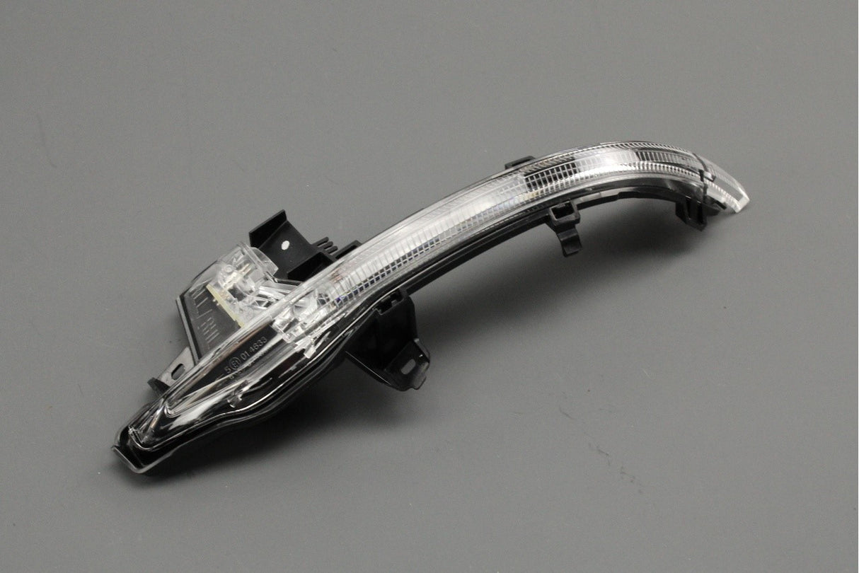Audi A6 S6 RS6 A7 S7 A8 e-tron GT wing mirror indicator (left) 4N2949101