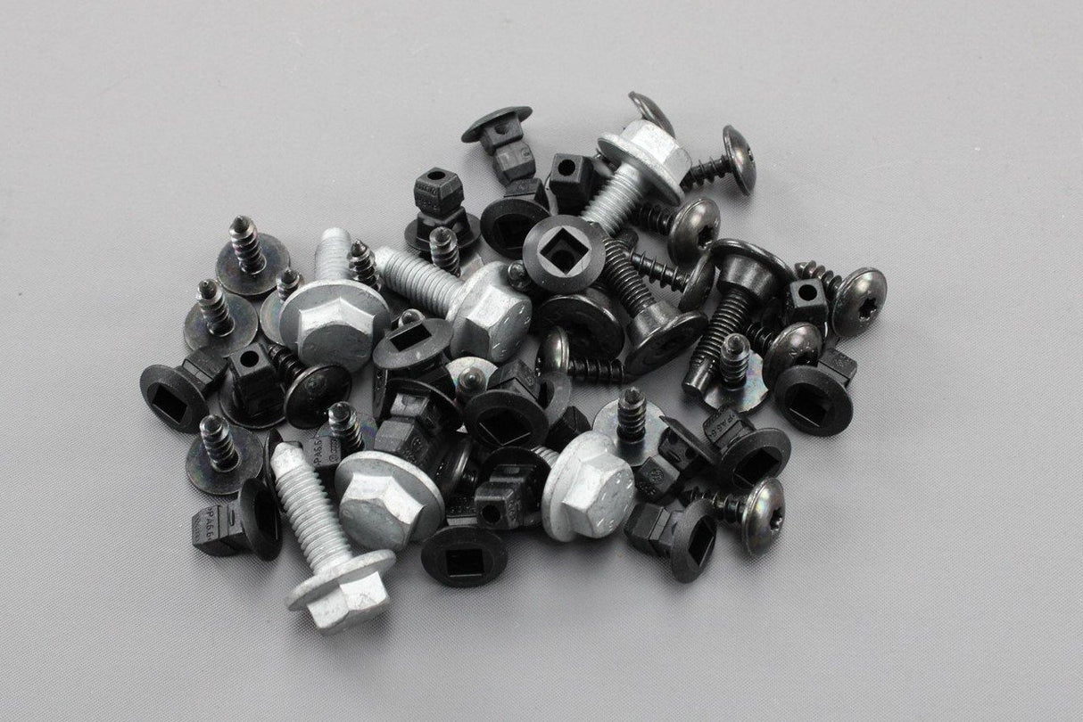 VW Crafter 2017-on bumper fixing screw set (rear) 7C0898623A