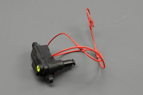 VW Touareg Audi A3 A4 A5 A6 Q3 Q7 2007-on fuel flap actuator 8V0862153B