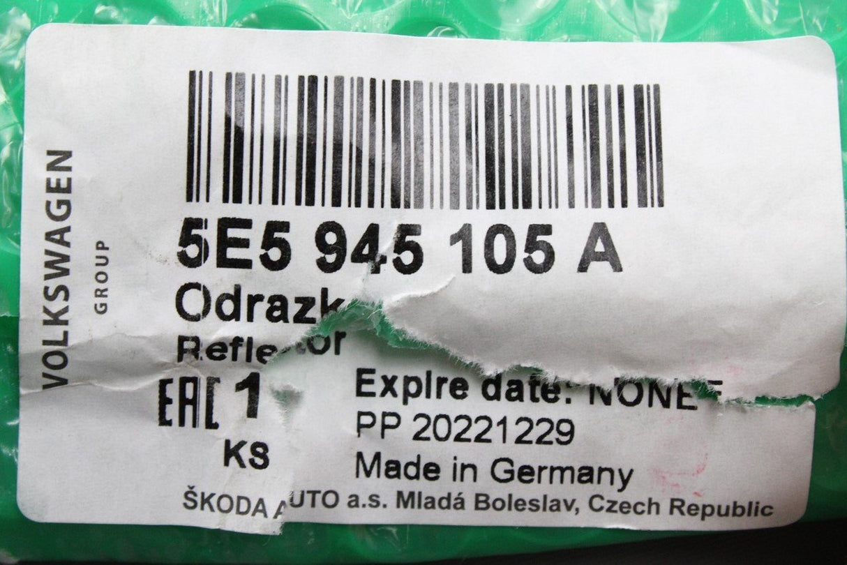 Skoda Octavia 2013-on Rear bumper reflector (left) 5E5945105A