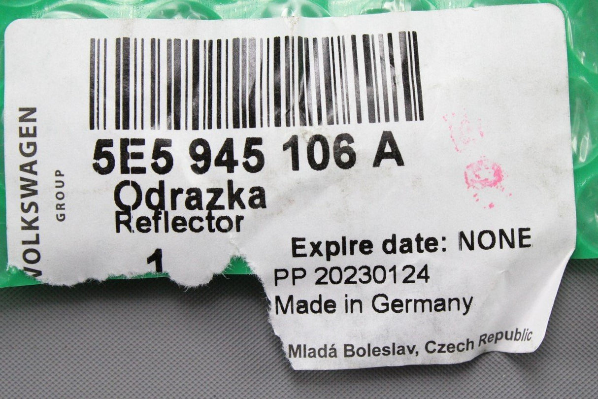 Skoda Octavia 2013-on Rear bumper reflector (right) 5E5945106A