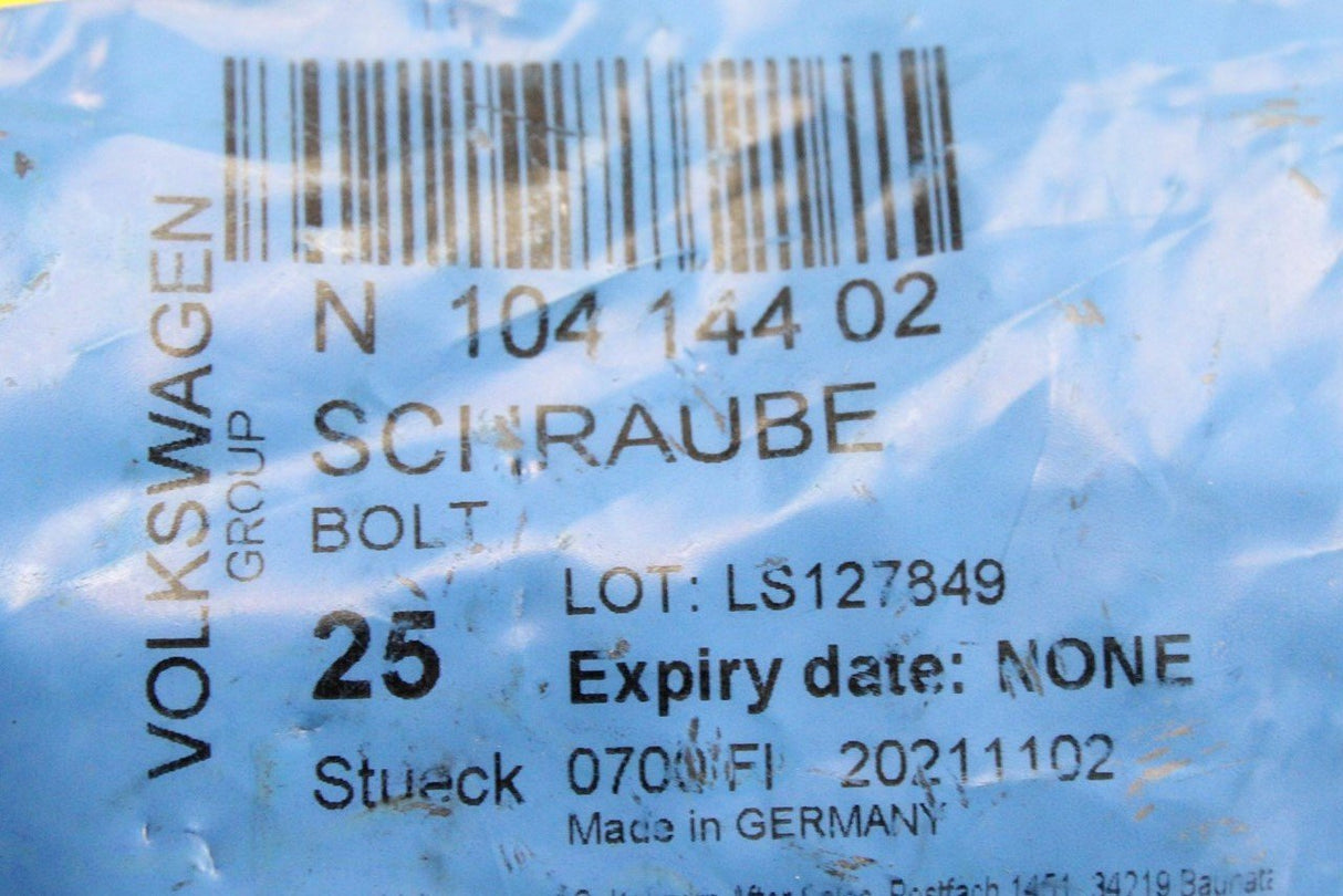 VW Audi Skoda SEAT bolt with hexagon socket head M8x28 N10414402