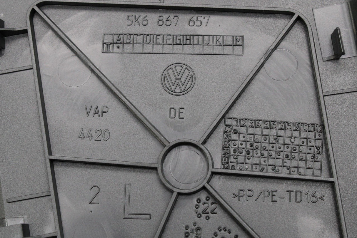 VW Golf MK6 2009-13 rear light inspection cover (left) 5K6867657 82V